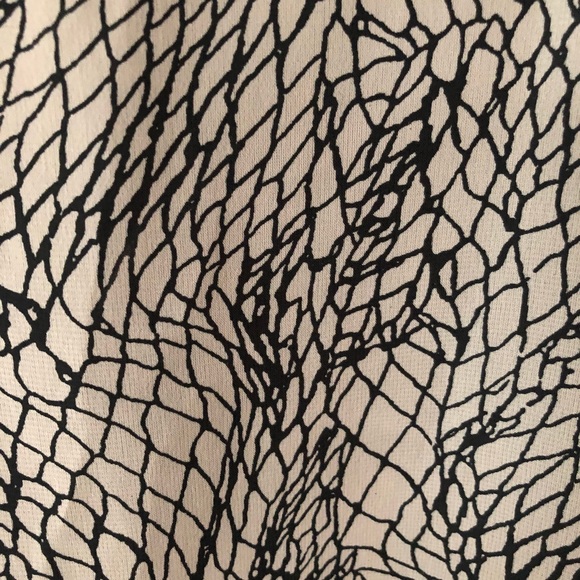 Cropped Blouse - Picture 2 of 4